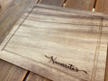 Cargar imagen en el visor de la galería, Tabla de Parota Regular (Personalizable) (35 x 30 x 2.2 cm)