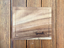 Cargar imagen en el visor de la galería, Tabla de Parota Regular (Personalizable) (35 x 30 x 2.2 cm)