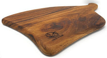 Cargar imagen en el visor de la galería, Tabla/Paleta de Parota Irregular con mango largo (Personalizable)