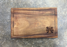 Cargar imagen en el visor de la galería, Tabla de Parota XL (Modelo BBQ Grill) Logo Chico