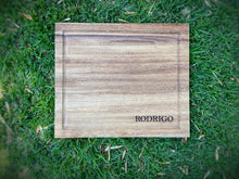 Cargar imagen en el visor de la galería, Tabla de Parota Regular (Personalizable) (35 x 30 x 2.2 cm)