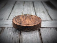 Cargar imagen en el visor de la galería, Tabla de Parota Circular (24Ø x 4.5 cm)