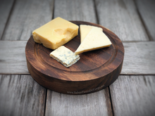 Cargar imagen en el visor de la galería, Tabla de Parota Circular (24Ø x 4.5 cm)