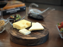 Cargar imagen en el visor de la galería, Tabla de Parota Circular (24Ø x 4.5 cm)