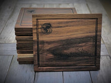Cargar imagen en el visor de la galería, Tabla de Parota Regular (Personalizable) (35 x 30 x 2.2 cm)